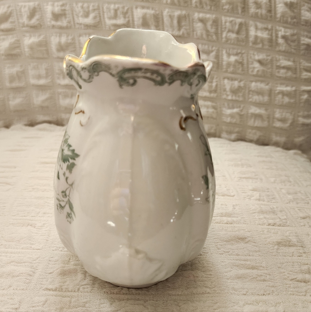 AJ Wilkinson England Elegant Floral Vase with Gold Accents - Picture 2 of 6